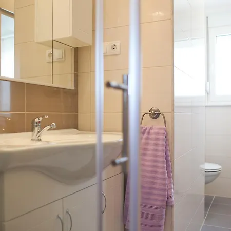 Medvid Apartment *